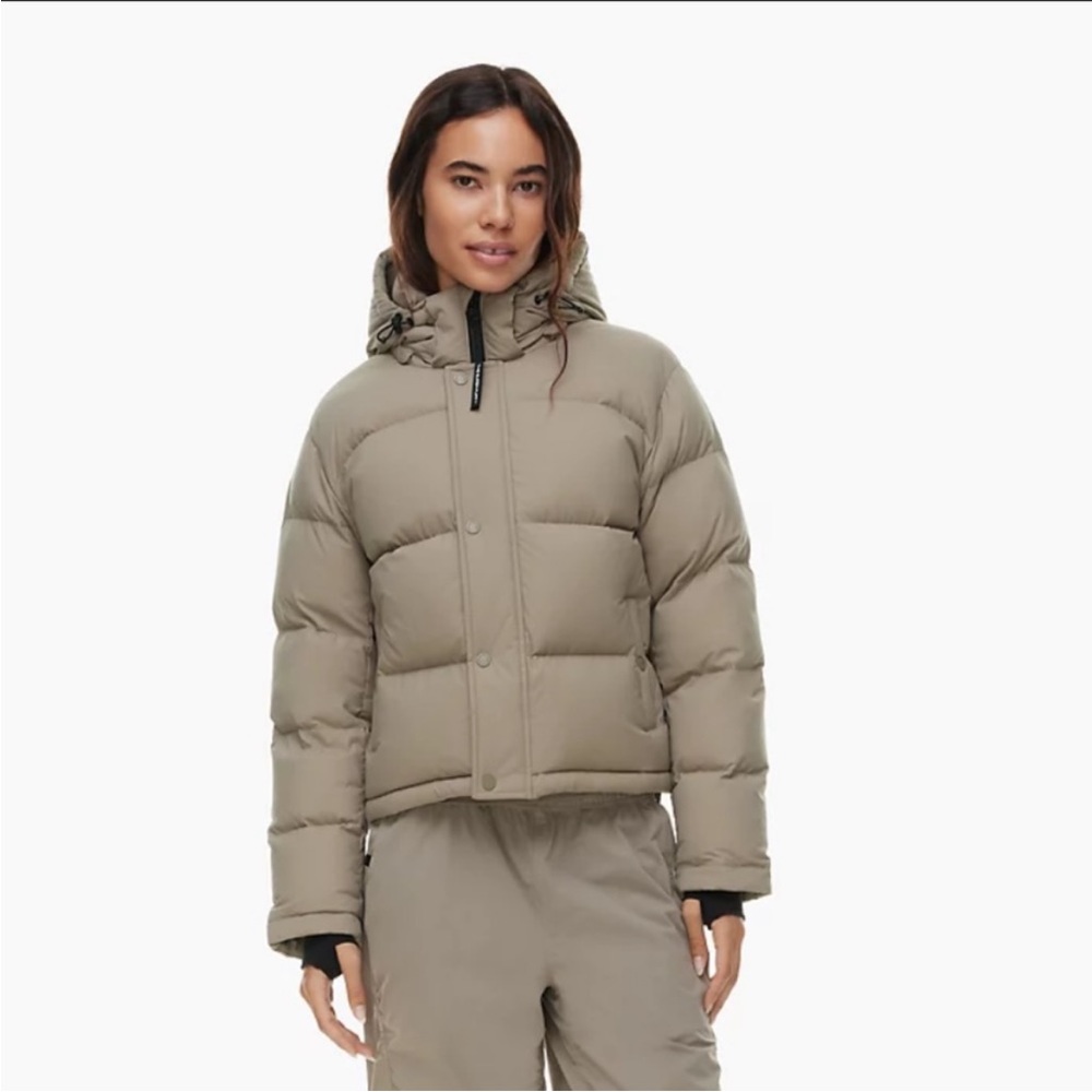 Aritzia Super Puff Shorty